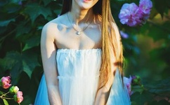 大学女厕撒尿偷窥